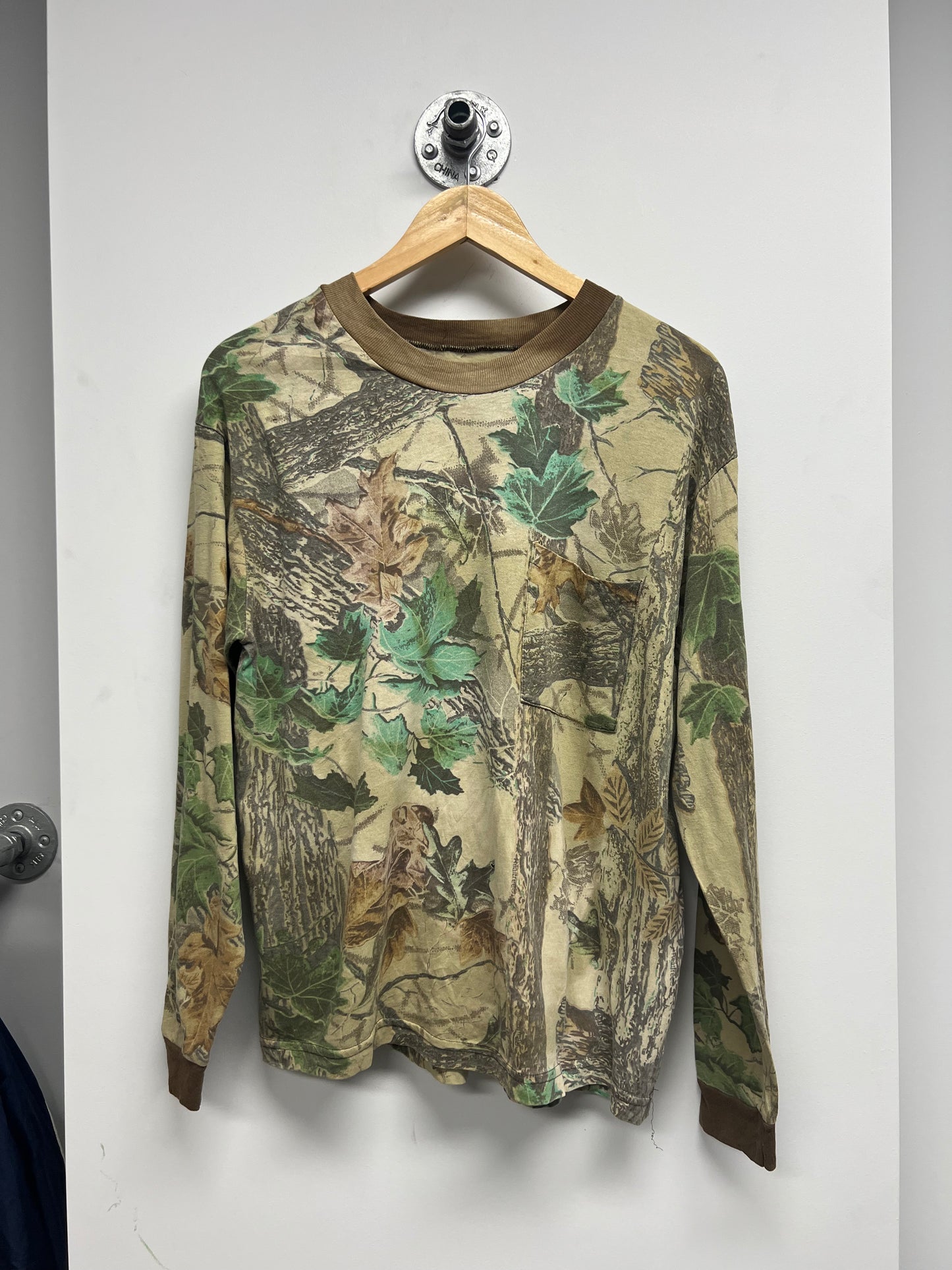 VINTAGE REAL TREE LONG SLEEVE SHIRT (M)