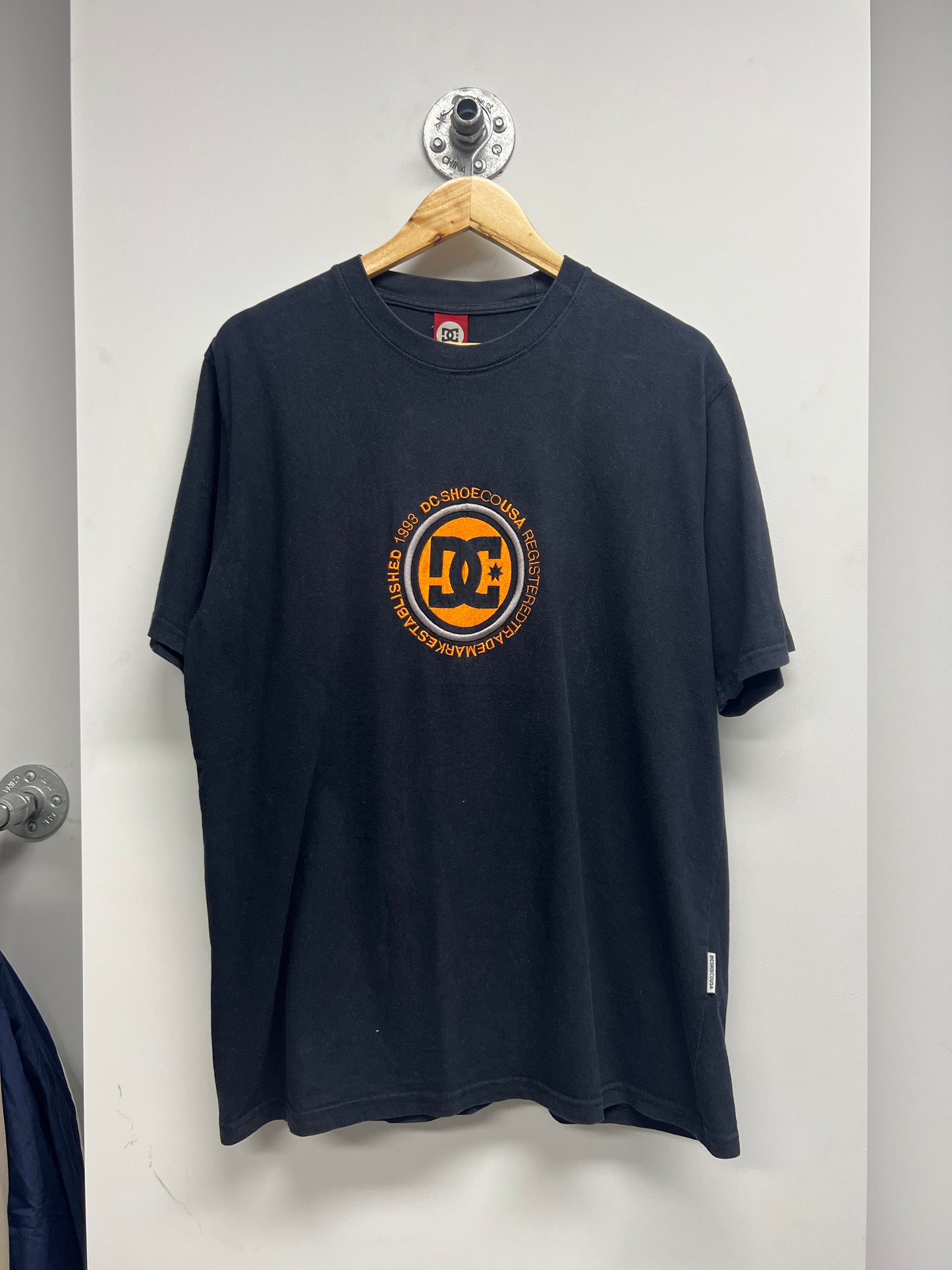 VINTAGE DC SHOES 90S TSHIRT (L)