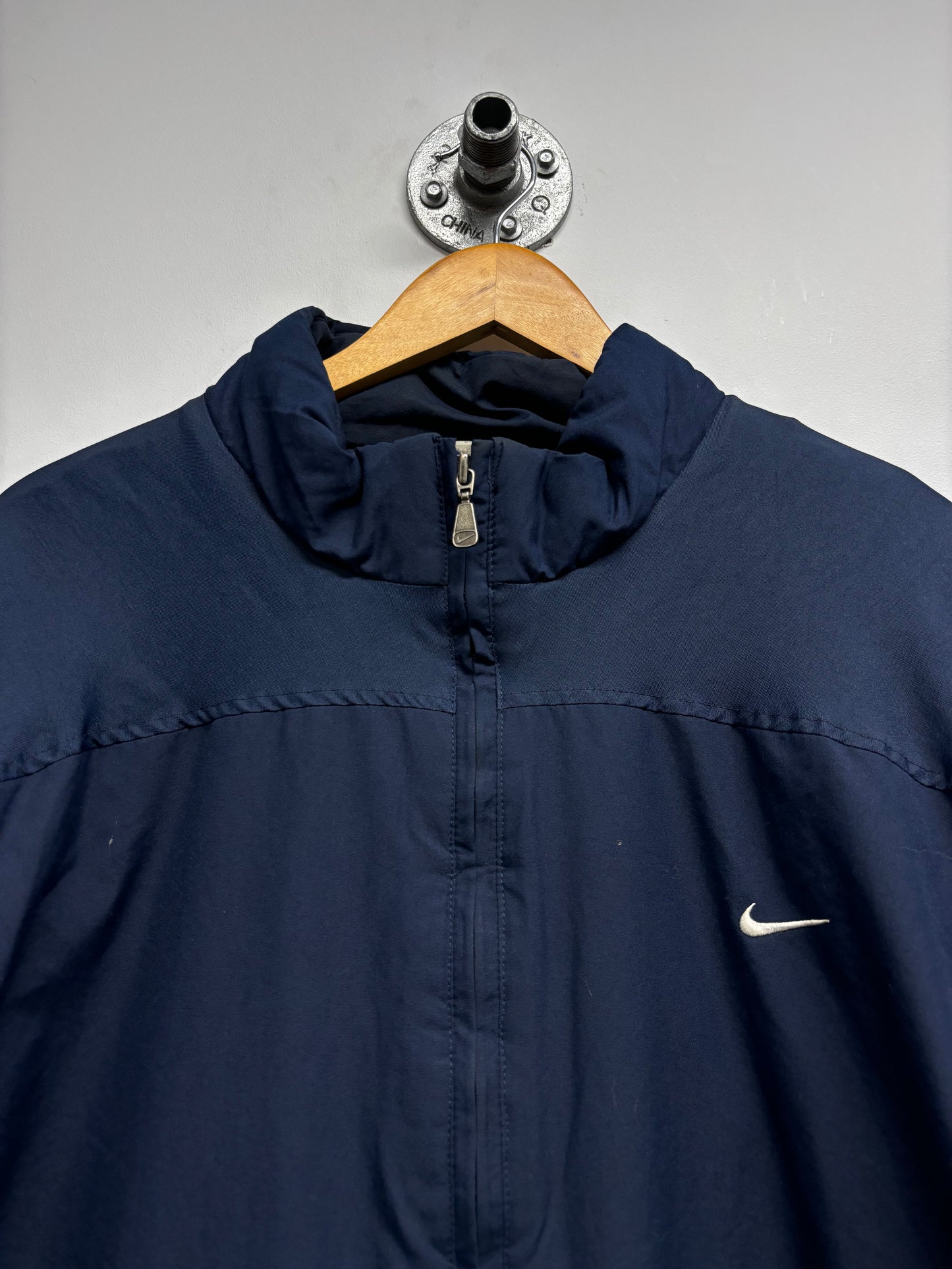 VINTAGE NIKE SWOOSH PUFFER JACKET (XL)