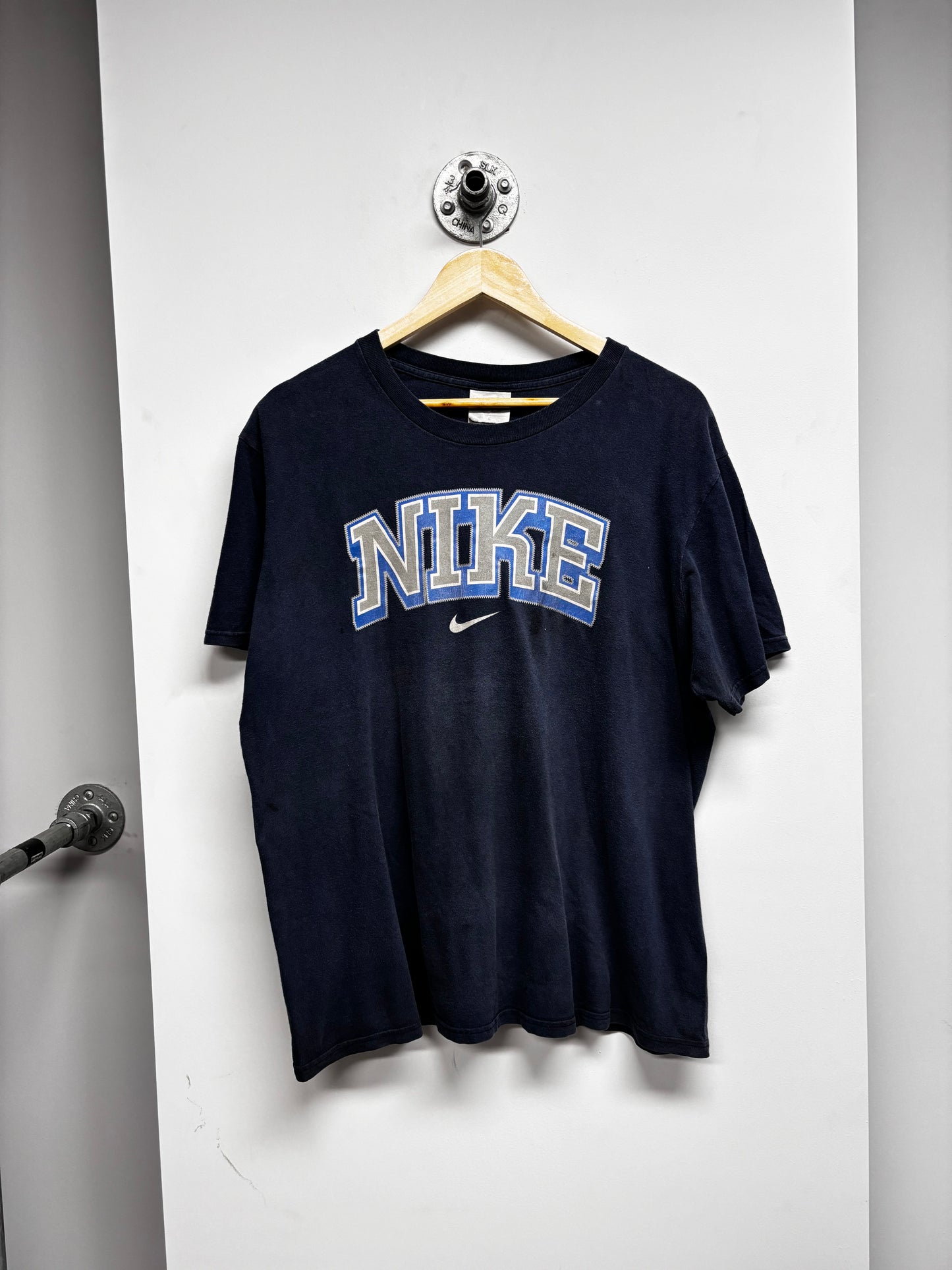 VINTAGE NIKE SPELLOUT TSHIRT (L)