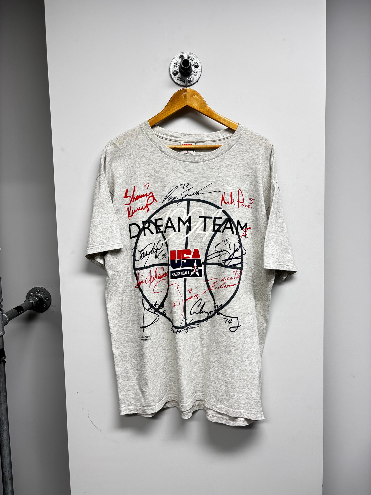 VINTAGE TEAM USA DREAM TEAM SIGNATURE TSHIRT (XL)