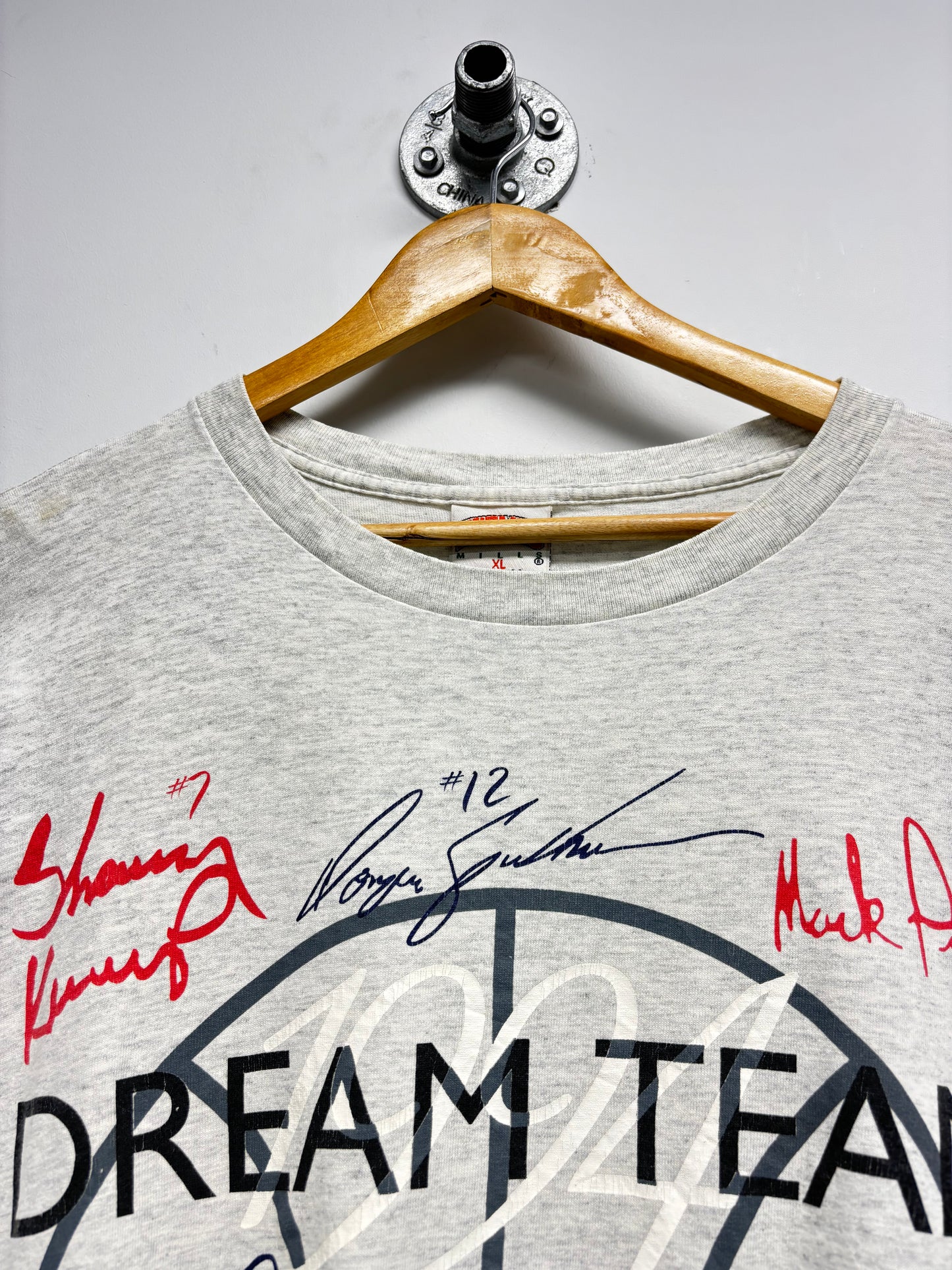 VINTAGE TEAM USA DREAM TEAM SIGNATURE TSHIRT (XL)