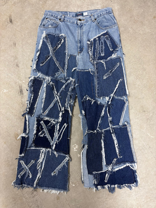 VINTAGE REWORKED DISTRESSED JEANS (32")