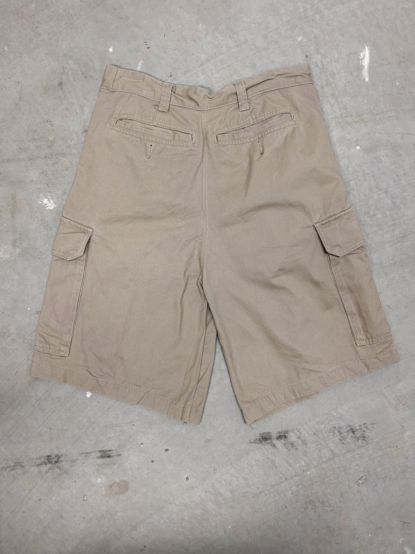 VINTAGE CARGO SHORTS (32)